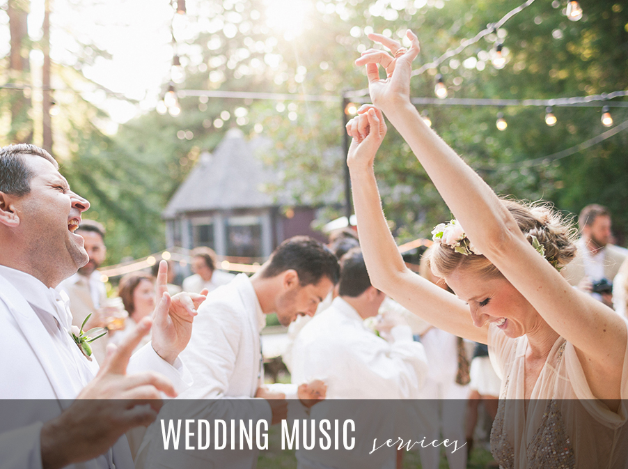 wedding-dancing-outside-blog-about-wedding-music