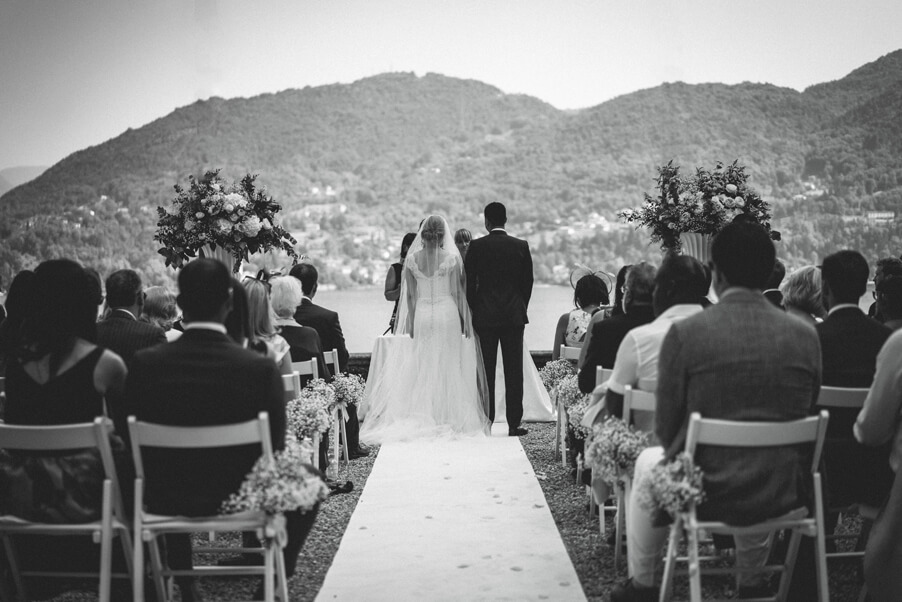 Bide-and-groom-standing-at-the-alter-at-Villa-Carlotta-wedding-planner-My-Lake-Como-Wedding