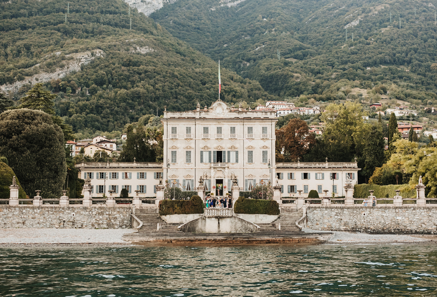 Arriving-at-Villa-Sola-Cabiati-by-boat-on-Lake-Como