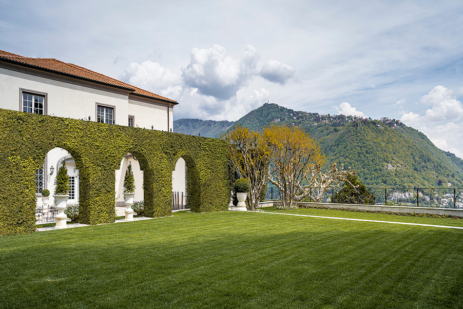 Villa-Bonomi-wedding-venue-garden-terrace