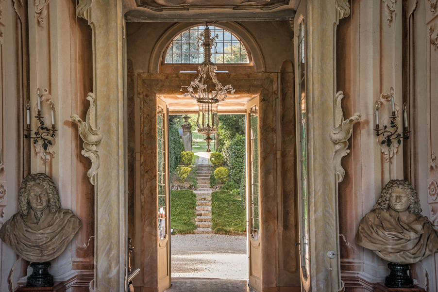 Villa-Sola-Cabiati-wedding-venue-showing-door-to-garden